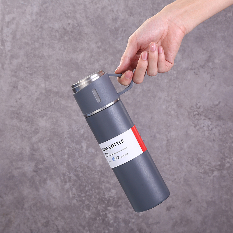 فلاسک 3 کاپ با بسته بندی شیک عایق گرما و سرما تا 12 ساعت ظرفیت 500ml